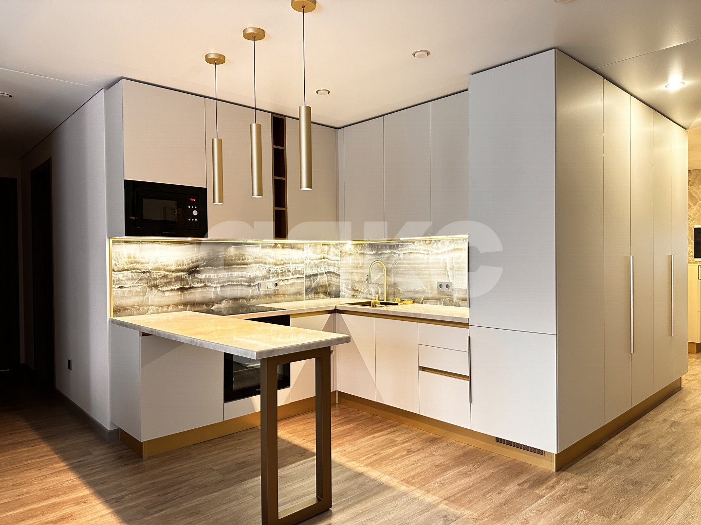 Фото №2: 3-комнатная квартира <span class="whitespace-nowrap">108 м²</span>, <span class="whitespace-nowrap">3/12 эт.</span> - Анапа, ул. Горького, 2А