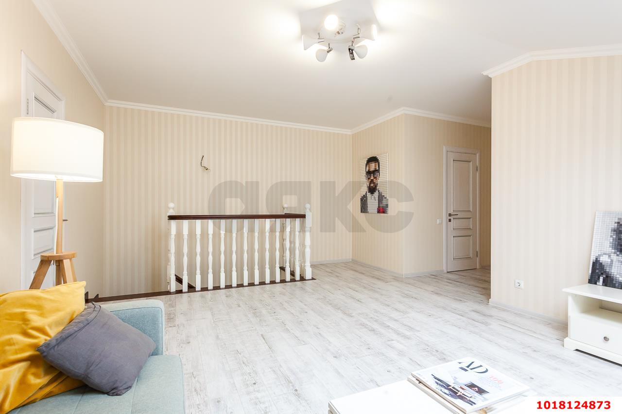 Фото №9: 4-комнатная квартира <span class="whitespace-nowrap">169 м²</span>, <span class="whitespace-nowrap">3/4 эт.</span> - Краснодар, Прикубанский внутригородской округ, жилая зона Отделение № 1 ОПХ КНИИСХ, мкр. Отделение № 1 ОПХ Колос, ул. Колосистая, 10/1