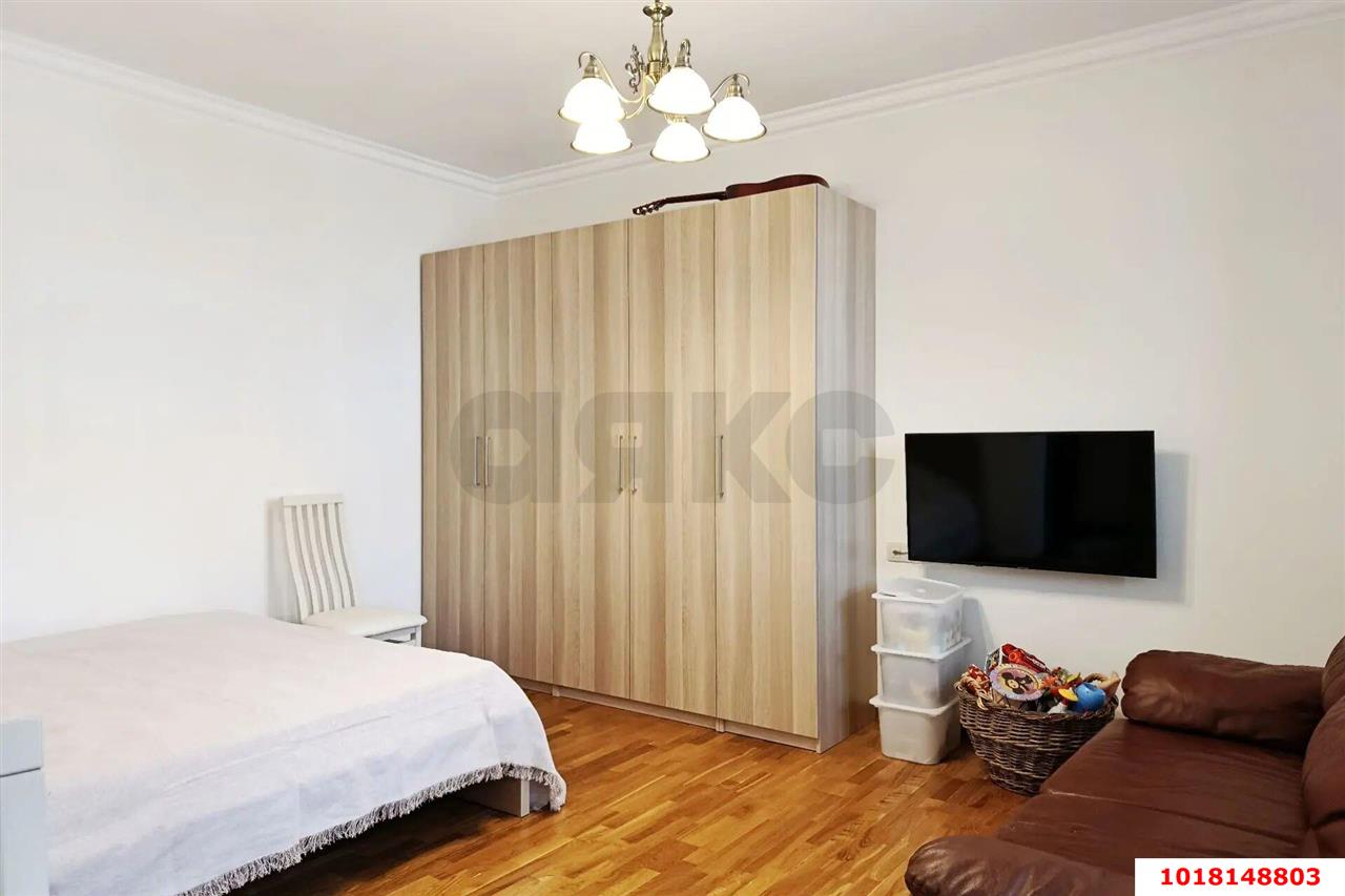 Фото №3: 3-комнатная квартира <span class="whitespace-nowrap">80 м²</span>, <span class="whitespace-nowrap">14/16 эт.</span> - Краснодар, Западный внутригородской округ, мкр. Юбилейный, ул. 70-летия Октября, 1/4