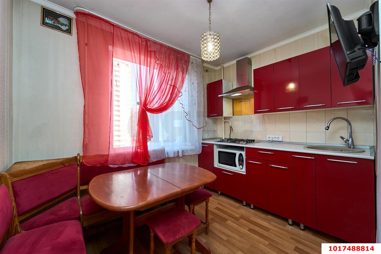 Фото №3: 3-комнатная квартира <span class="whitespace-nowrap">68 м²</span>, <span class="whitespace-nowrap">8/10 эт.</span> - Краснодар, Карасунский внутригородской округ, мкр. Черёмушки, ул. Ставропольская, 89
