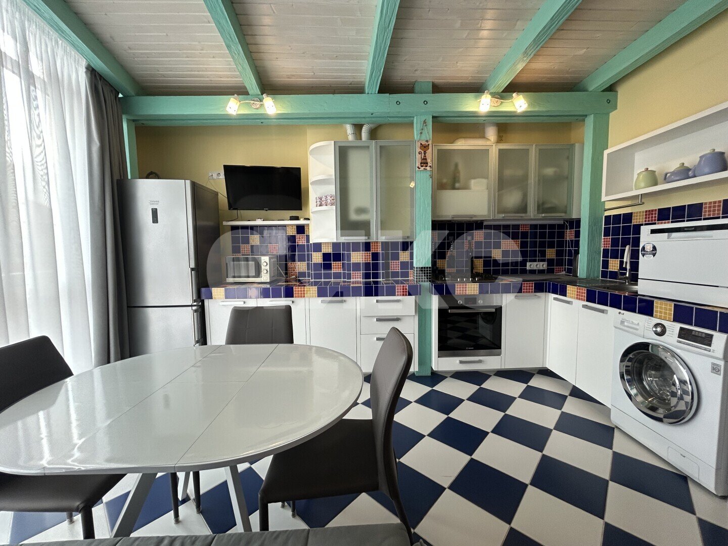 Фото №2: 1-комнатная квартира <span class="whitespace-nowrap">40 м²</span>, <span class="whitespace-nowrap">7/7 эт.</span> - Геленджик, мкр. 5-й, ул. Херсонская, 70
