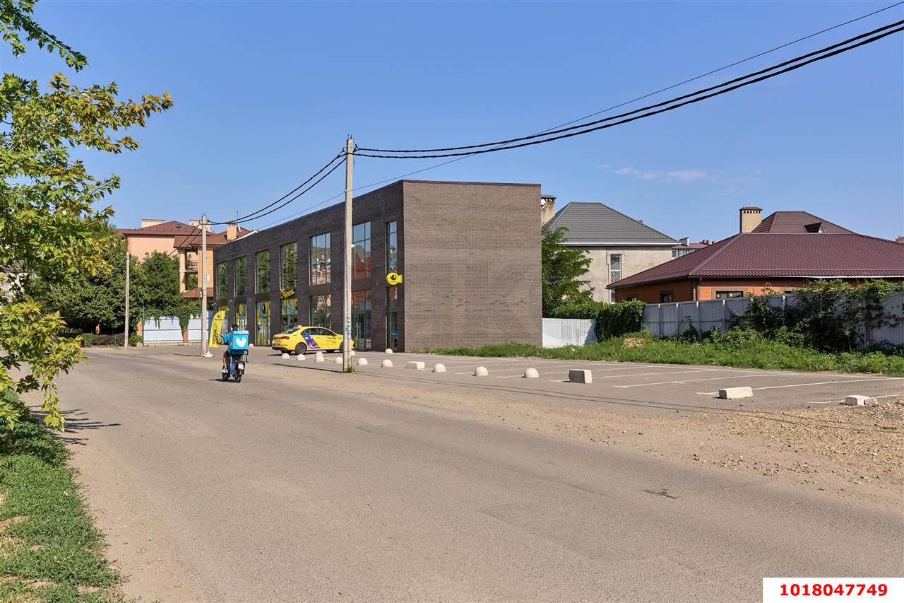 Фото №3: Отдельное здание <span class="whitespace-nowrap">1017 м²</span>, <span class="whitespace-nowrap">2 эт.</span> - Краснодар, Прикубанский внутригородской округ, мкр. Музыкальный, ул. Гомельская, 2