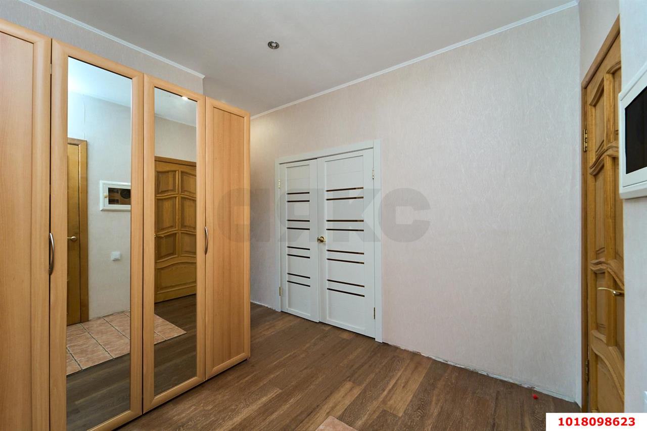 Фото №9: 3-комнатная квартира <span class="whitespace-nowrap">70 м²</span>, <span class="whitespace-nowrap">2/3 эт.</span> - Краснодар, Карасунский внутригородской округ, ж/м Пашковский, ул. Кутовая, 6