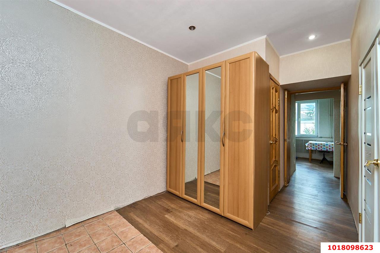 Фото №8: 3-комнатная квартира <span class="whitespace-nowrap">70 м²</span>, <span class="whitespace-nowrap">2/3 эт.</span> - Краснодар, Карасунский внутригородской округ, ж/м Пашковский, ул. Кутовая, 6