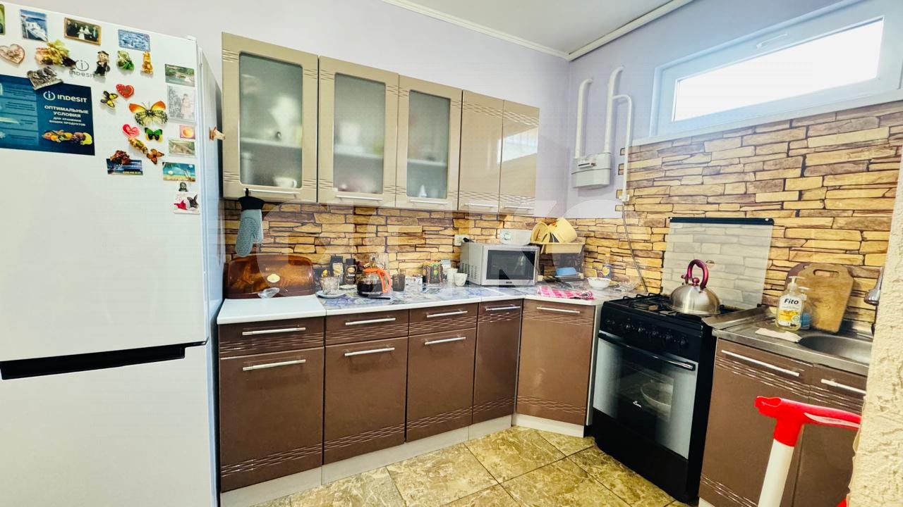 Фото №4: Дом <span class="whitespace-nowrap">150 м²</span> <span class="whitespace-nowrap">+ 10 сот.</span>, <span class="whitespace-nowrap">1 эт.</span> - Платнировская, ул. Кирова