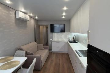 Фото №1: 3-комнатная квартира <span class="whitespace-nowrap">71 м²</span>, <span class="whitespace-nowrap">7/16 эт.</span> - Краснодар, мкр. Военный городок № 1, ул. имени Калинина, 350/10