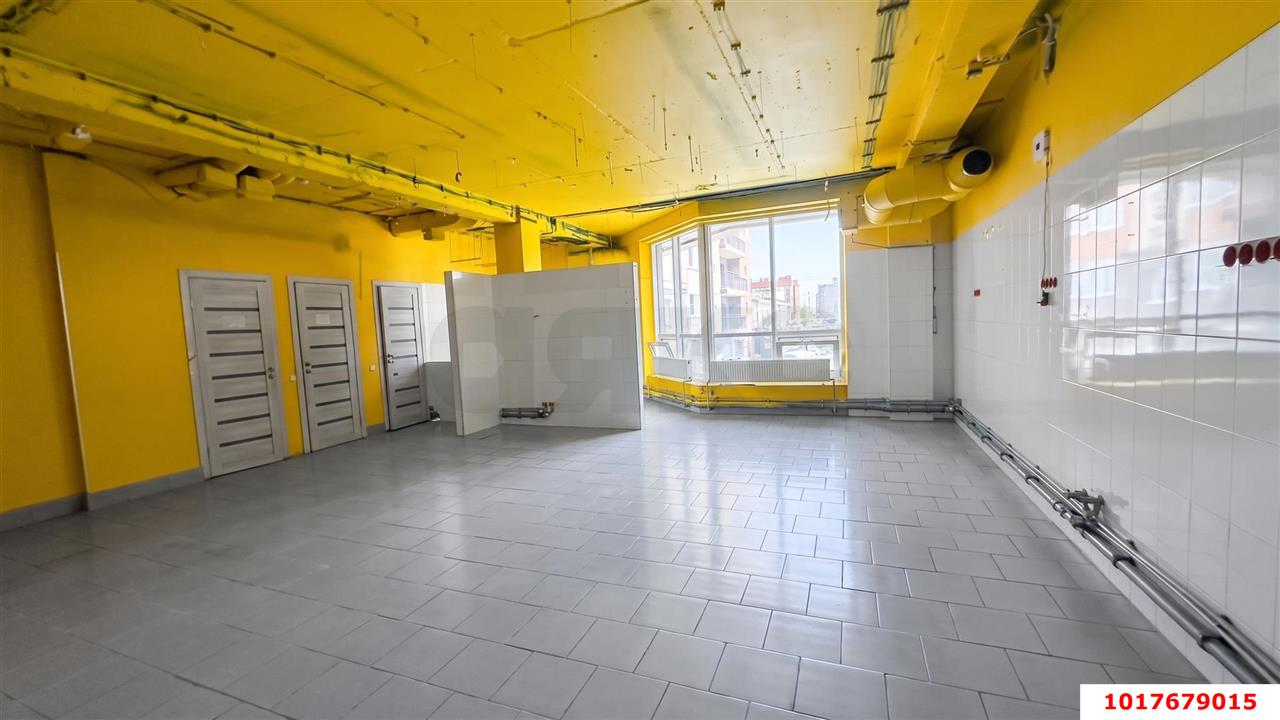 Фото №3: Торговое помещение <span class="whitespace-nowrap">210 м²</span>, <span class="whitespace-nowrap">2/2 эт.</span> - Краснодар, Прикубанский внутригородской округ, мкр. жилой комплекс Свобода, ул. Домбайская, 55
