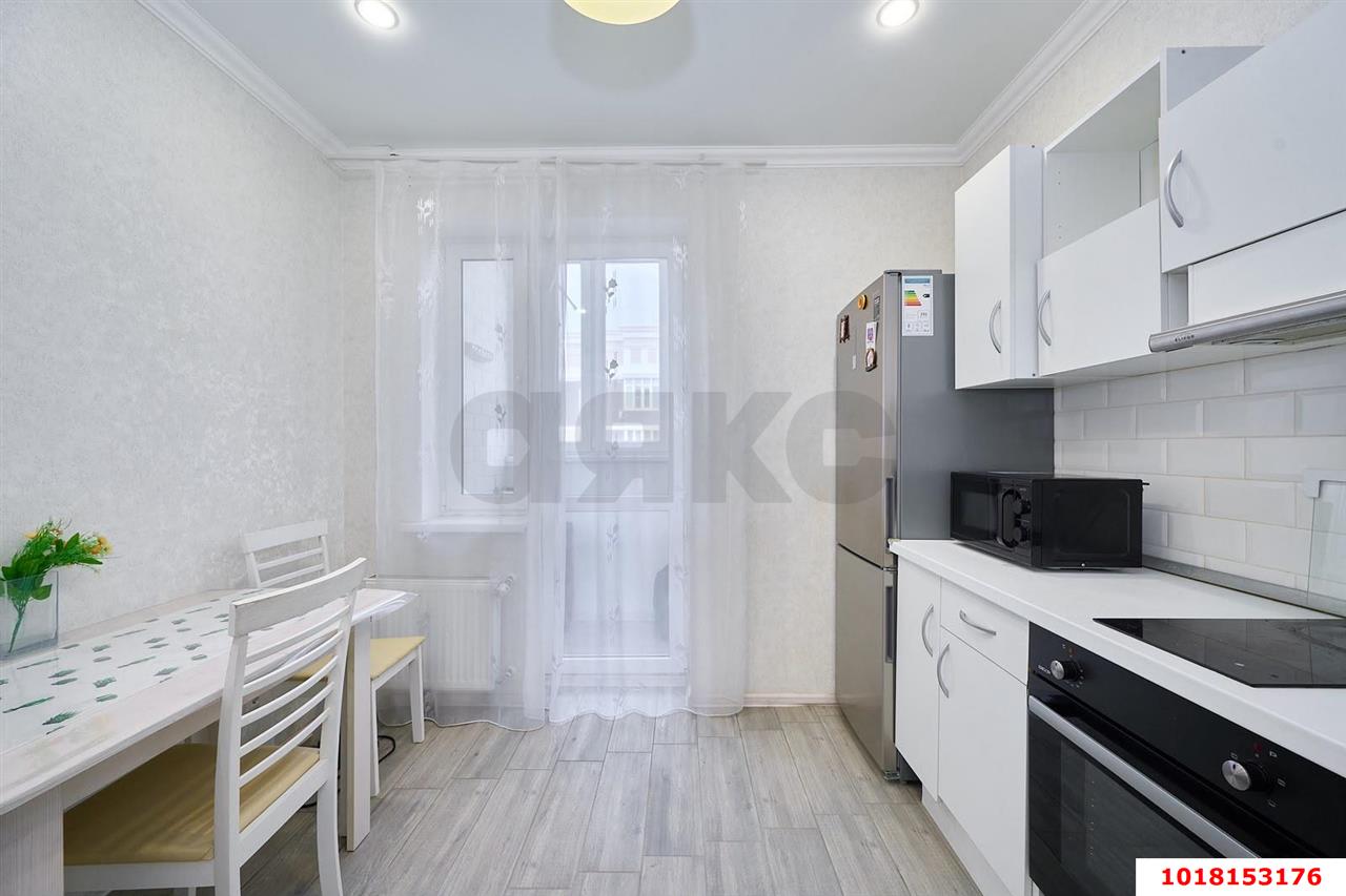 Фото №2: 1-комнатная квартира <span class="whitespace-nowrap">40 м²</span>, <span class="whitespace-nowrap">8/12 эт.</span> - Краснодар, Прикубанский внутригородской округ, мкр. ЖК Красная Площадь, ул. Конгрессная, 21
