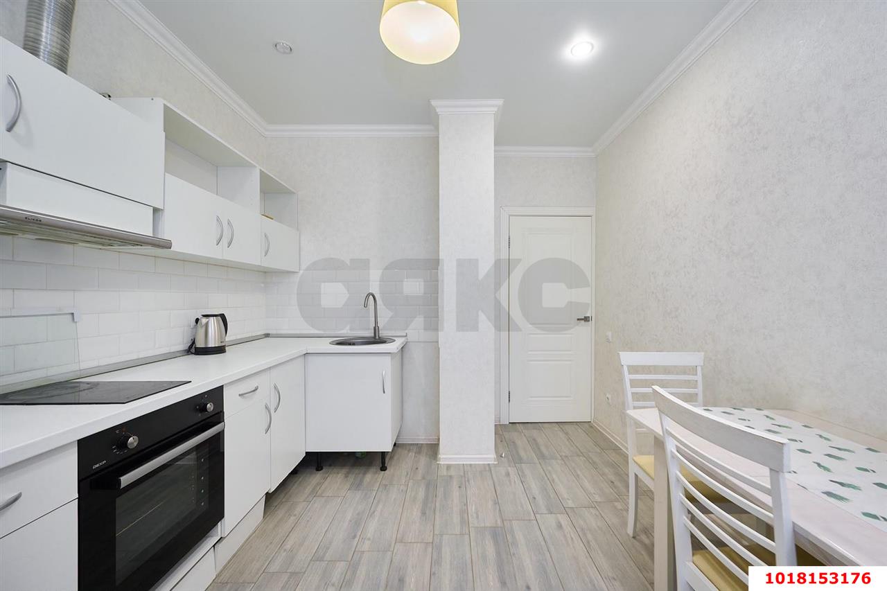 Фото №3: 1-комнатная квартира <span class="whitespace-nowrap">40 м²</span>, <span class="whitespace-nowrap">8/12 эт.</span> - Краснодар, Прикубанский внутригородской округ, мкр. ЖК Красная Площадь, ул. Конгрессная, 21