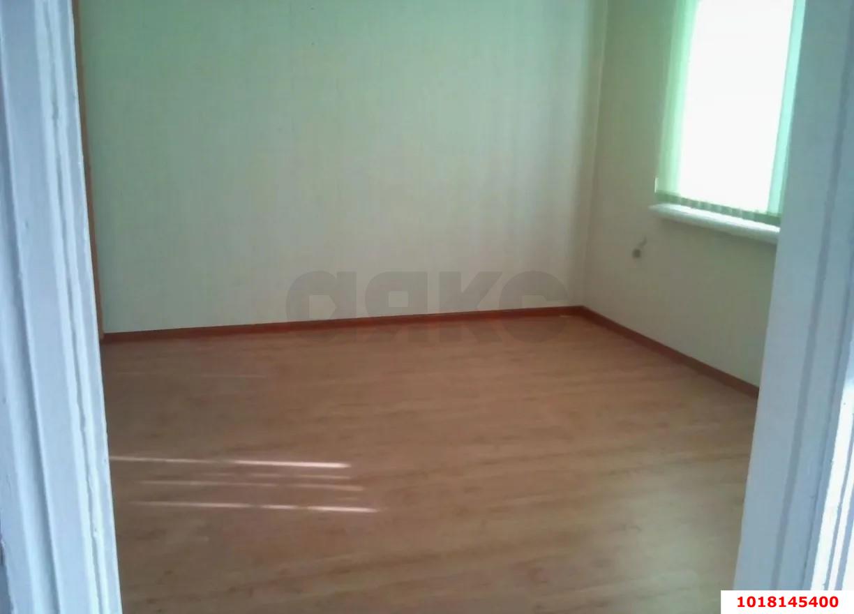 Фото №3: 1-комнатная квартира <span class="whitespace-nowrap">32 м²</span>, <span class="whitespace-nowrap">1/1 эт.</span> - Краснодар, Центральный внутригородской округ, мкр. Центральный, ул. Митрофана Седина, 95