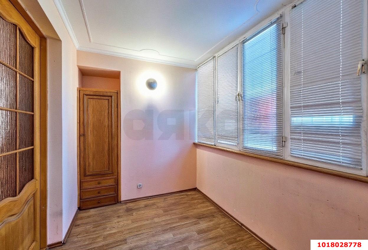 Фото №7: 3-комнатная квартира <span class="whitespace-nowrap">121 м²</span>, <span class="whitespace-nowrap">2/6 эт.</span> - Краснодар, Прикубанский внутригородской округ, Школьный, Круглик, мкр. Табачная Фабрика, ул. Академика Пустовойта, 16