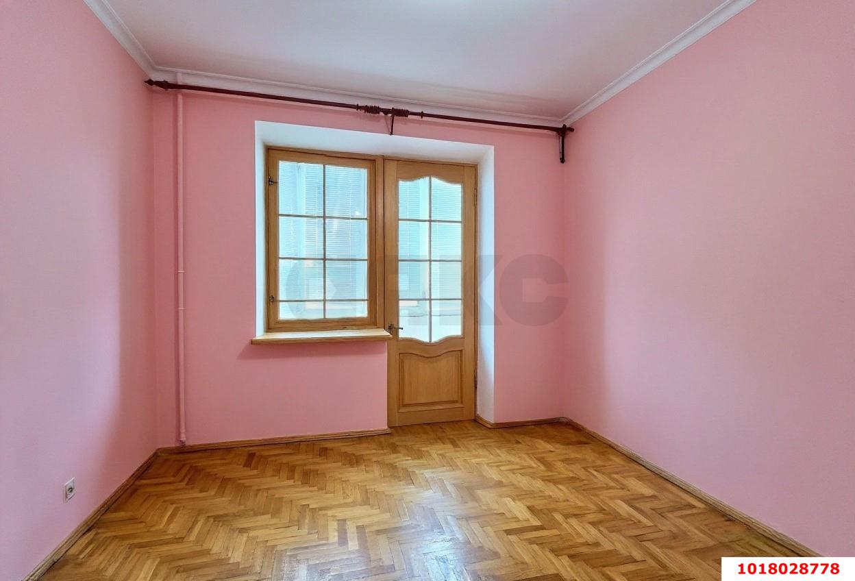 Фото №12: 3-комнатная квартира <span class="whitespace-nowrap">121 м²</span>, <span class="whitespace-nowrap">2/6 эт.</span> - Краснодар, Прикубанский внутригородской округ, Школьный, Круглик, мкр. Табачная Фабрика, ул. Академика Пустовойта, 16