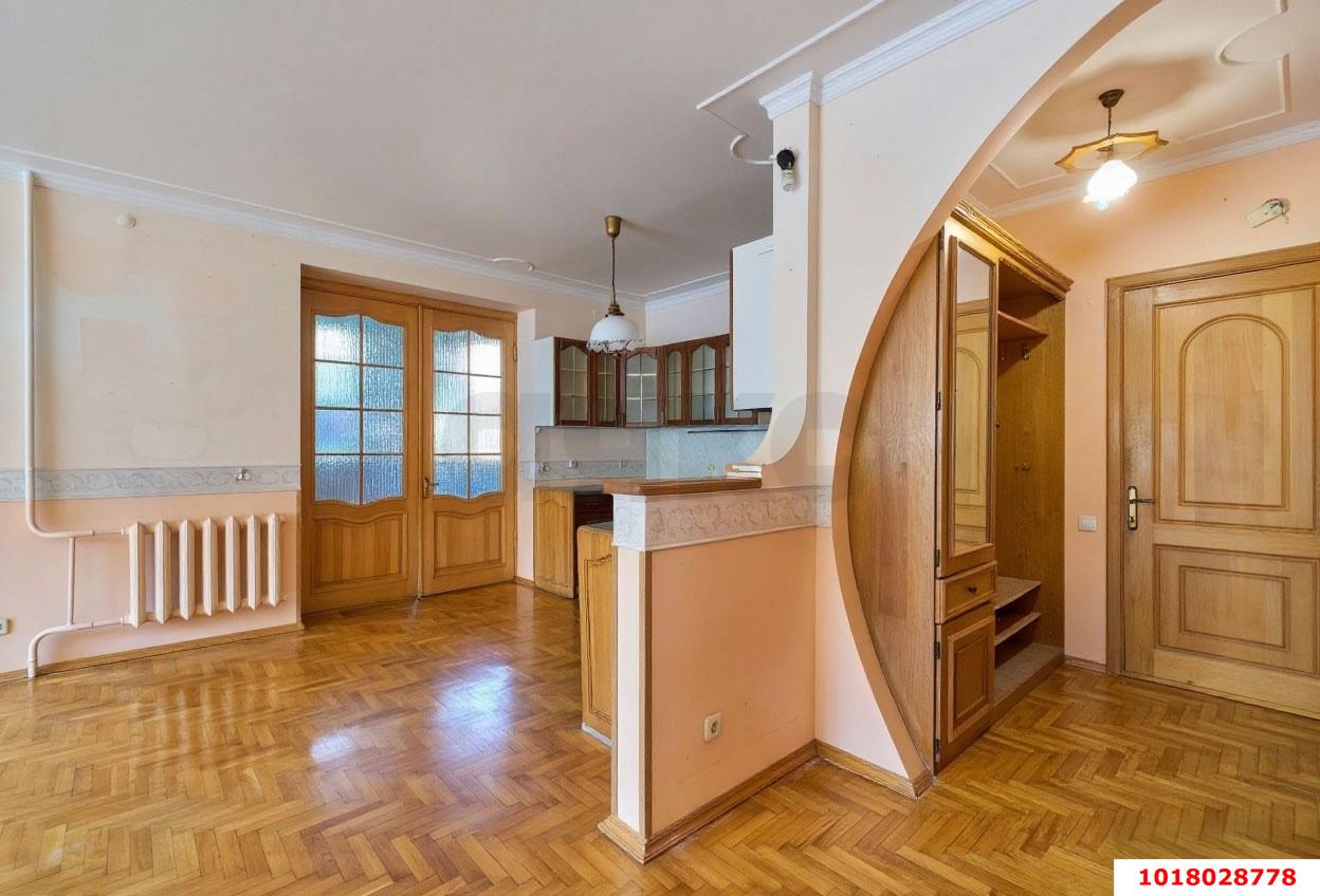 Фото №3: 3-комнатная квартира <span class="whitespace-nowrap">121 м²</span>, <span class="whitespace-nowrap">2/6 эт.</span> - Краснодар, Прикубанский внутригородской округ, Школьный, Круглик, мкр. Табачная Фабрика, ул. Академика Пустовойта, 16