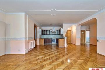 Фото №1: 3-комнатная квартира <span class="whitespace-nowrap">121 м²</span>, <span class="whitespace-nowrap">2/6 эт.</span> - Краснодар, мкр. Табачная Фабрика, ул. Академика Пустовойта, 16