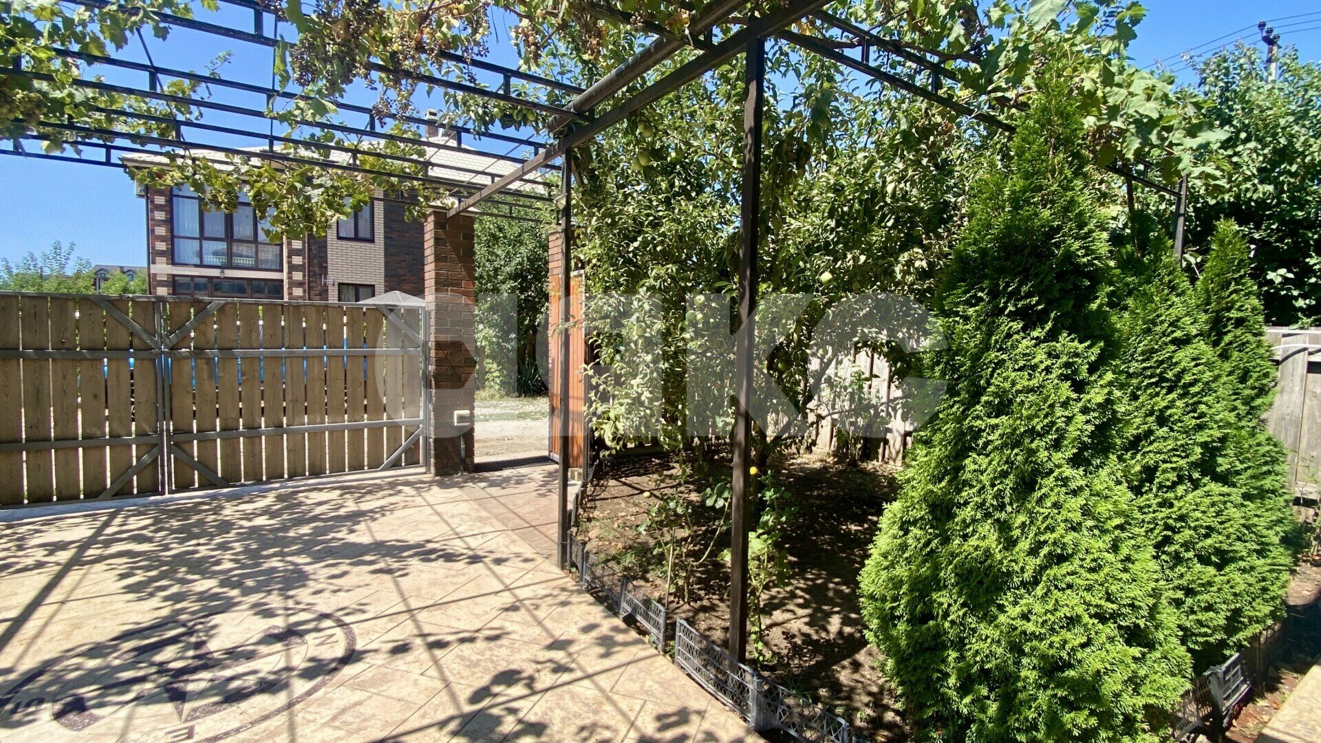 Фото №4: Таунхаус <span class="whitespace-nowrap">62 м²</span> <span class="whitespace-nowrap">+ 1.5 сот.</span>, <span class="whitespace-nowrap">2 эт.</span> - Песчаный, ул. Покровская, 10