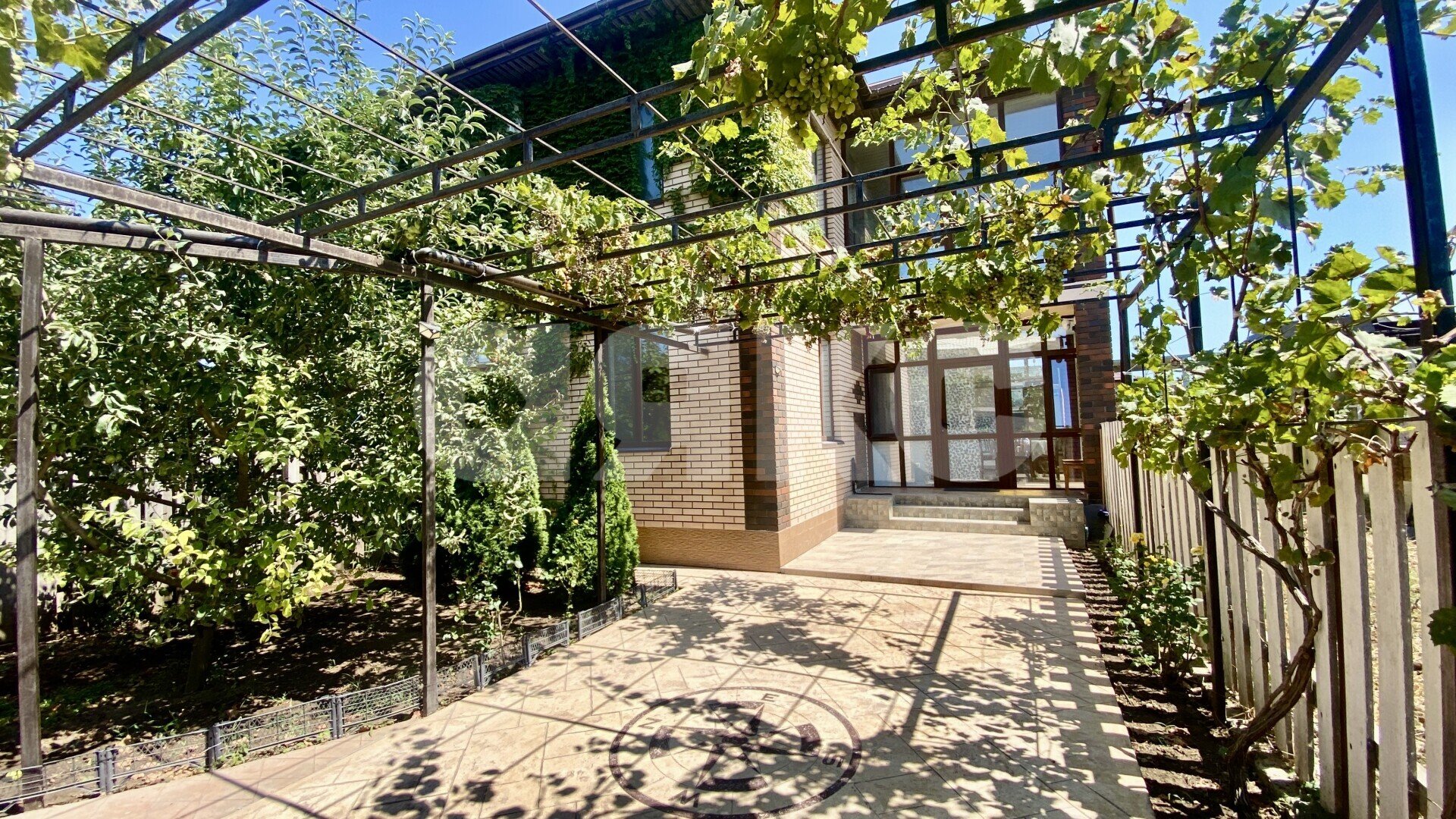 Фото №3: Таунхаус <span class="whitespace-nowrap">62 м²</span> <span class="whitespace-nowrap">+ 1.5 сот.</span>, <span class="whitespace-nowrap">2 эт.</span> - Песчаный, ул. Покровская, 10