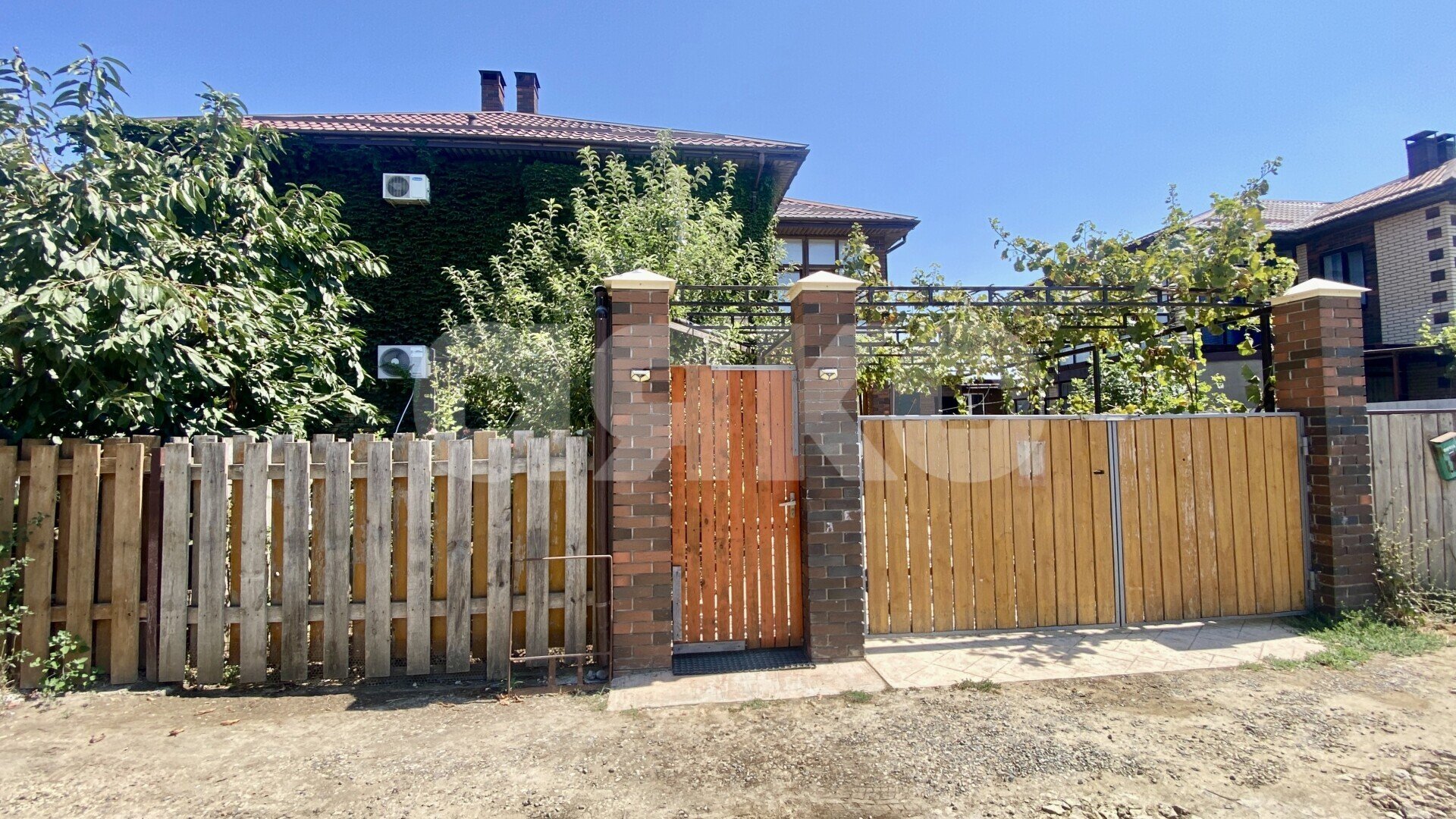 Фото №2: Таунхаус <span class="whitespace-nowrap">62 м²</span> <span class="whitespace-nowrap">+ 1.5 сот.</span>, <span class="whitespace-nowrap">2 эт.</span> - Песчаный, ул. Покровская, 10