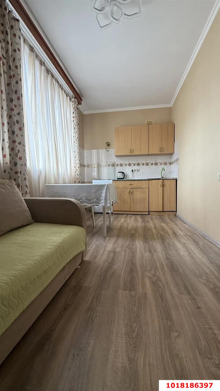 Фото №1: 1-комнатная квартира <span class="whitespace-nowrap">43 м²</span>, <span class="whitespace-nowrap">3/5 эт.</span> - Краснодар, Прикубанский внутригородской округ, мкр. Музыкальный, ул. имени Сергея Есенина, 112
