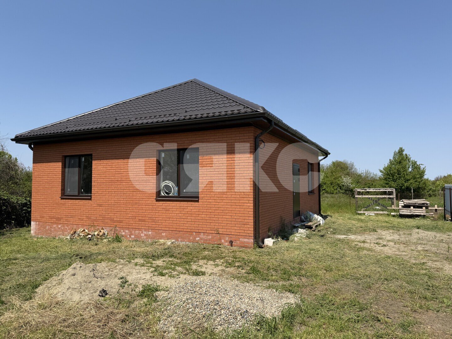 Фото №2: Дом <span class="whitespace-nowrap">90 м²</span> <span class="whitespace-nowrap">+ 4 сот.</span>, <span class="whitespace-nowrap">1 эт.</span> - Платнировская, ул. Красная, 47