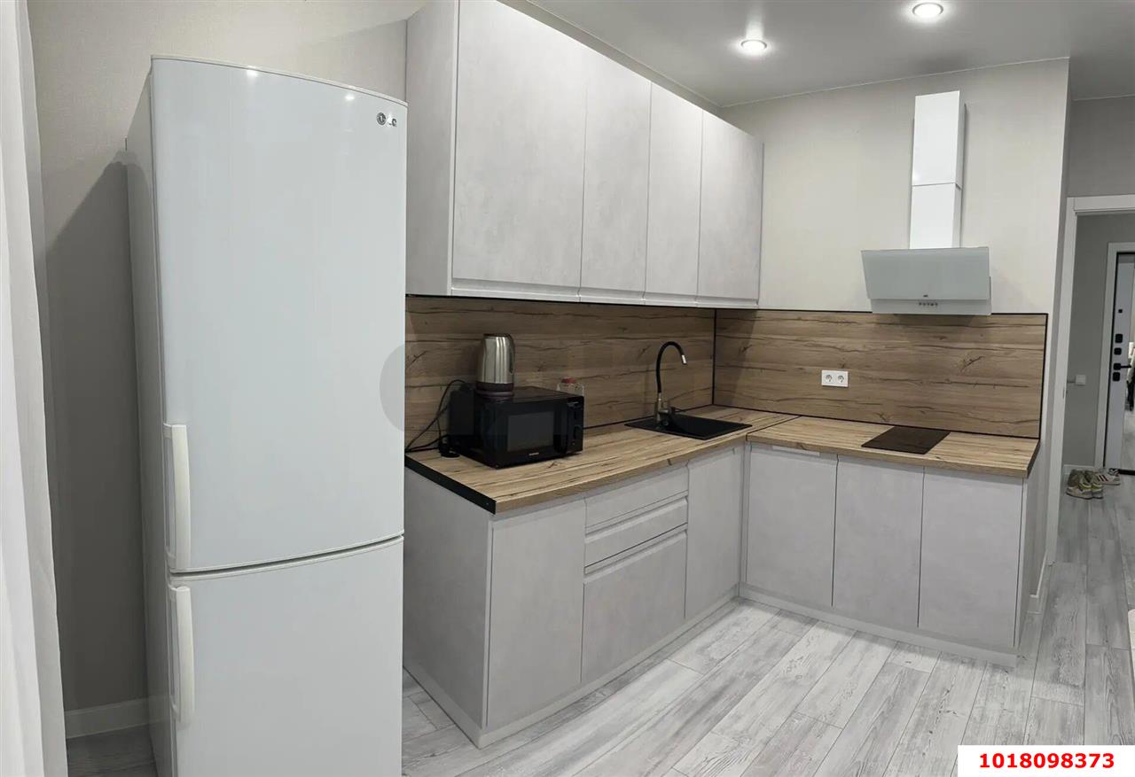 Фото №5: 1-комнатная квартира <span class="whitespace-nowrap">37 м²</span>, <span class="whitespace-nowrap">13/19 эт.</span> - Краснодар, Прикубанский внутригородской округ, Россинского, мкр. жилой комплекс Дружный-2, б-р Адмиралтейский, 3