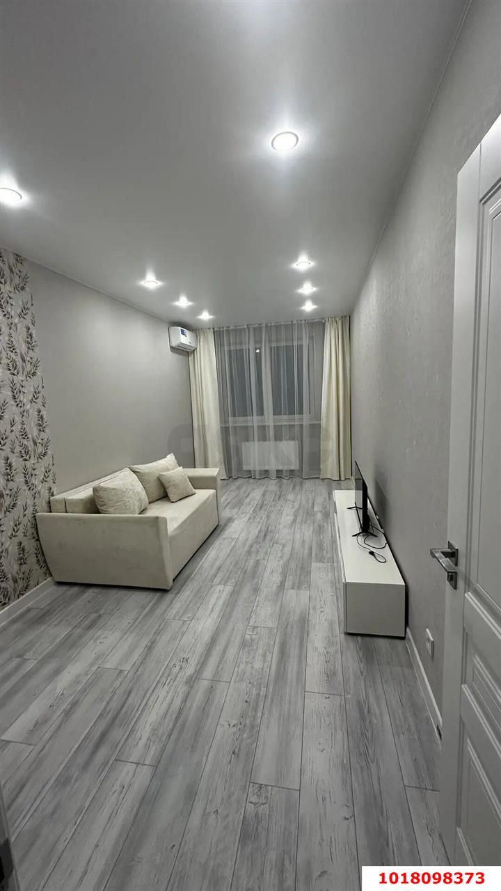 Фото №2: 1-комнатная квартира <span class="whitespace-nowrap">37 м²</span>, <span class="whitespace-nowrap">13/19 эт.</span> - Краснодар, Прикубанский внутригородской округ, Россинского, мкр. жилой комплекс Дружный-2, б-р Адмиралтейский, 3
