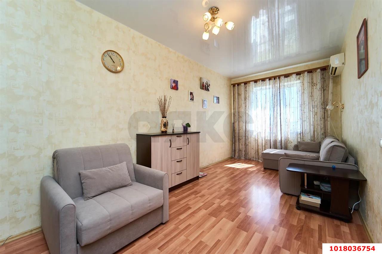 Фото №1: 1-комнатная квартира <span class="whitespace-nowrap">35 м²</span>, <span class="whitespace-nowrap">1/5 эт.</span> - Краснодар, Прикубанский внутригородской округ, мкр. жилой комплекс Западный Город, ул. Крылатская, 15