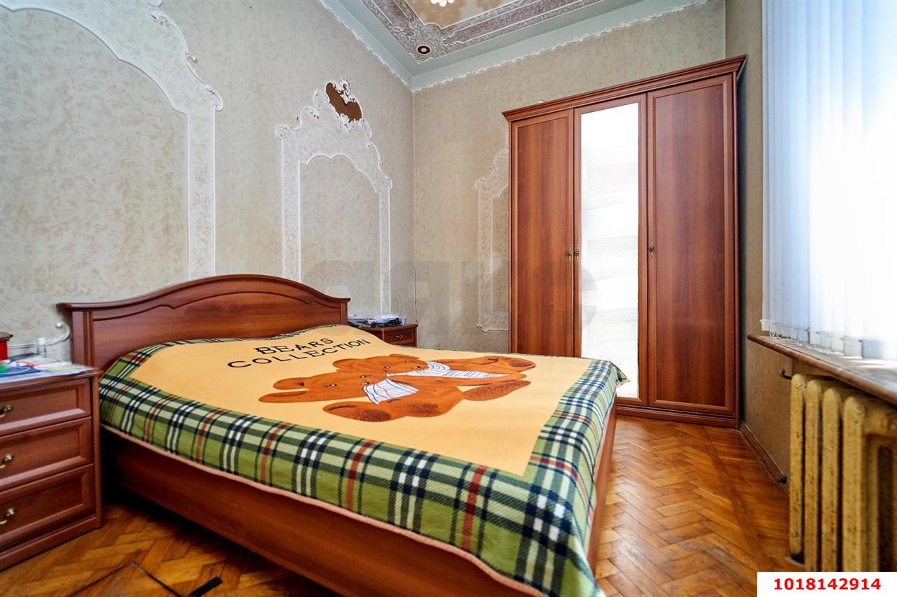 Фото №5: Дом <span class="whitespace-nowrap">202 м²</span> <span class="whitespace-nowrap">+ 3 сот.</span>, <span class="whitespace-nowrap">2 эт.</span> - Краснодар, Западный внутригородской округ, мкр. Фестивальный, ул. Каляева, 70