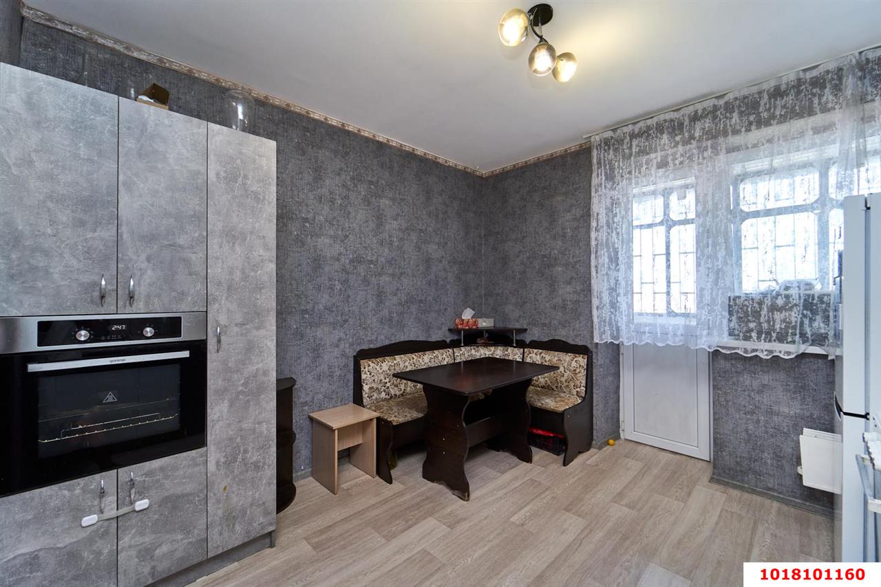 Фото №3: 2-комнатная квартира <span class="whitespace-nowrap">57 м²</span>, <span class="whitespace-nowrap">13/14 эт.</span> - Краснодар, Западный внутригородской округ, мкр. Юбилейный, пр-кт Чекистов, 1