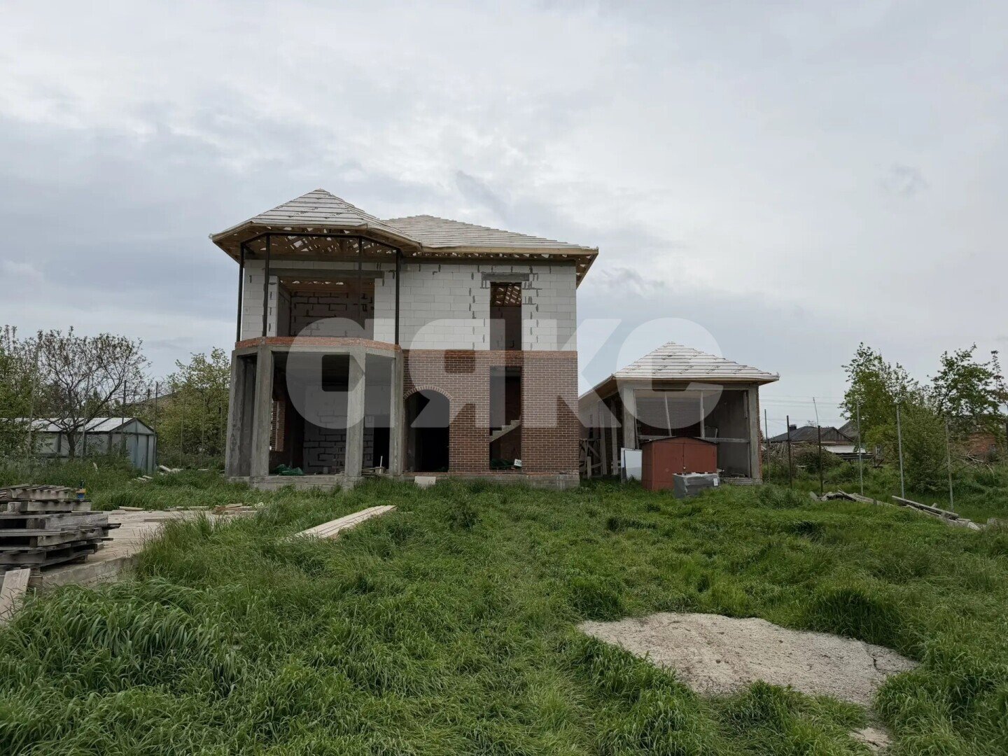 Фото №2: Дом <span class="whitespace-nowrap">330 м²</span> <span class="whitespace-nowrap">+ 10.07 сот.</span>, <span class="whitespace-nowrap">2 эт.</span> - Платнировская, ул. Красная, 47
