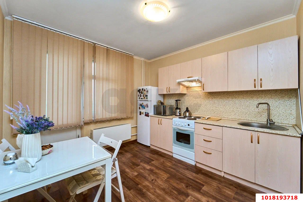 Фото №6: 1-комнатная квартира <span class="whitespace-nowrap">34 м²</span>, <span class="whitespace-nowrap">8/16 эт.</span> - Краснодар, Прикубанский внутригородской округ, мкр. Юбилейный, ул. имени Калинина, 13к60