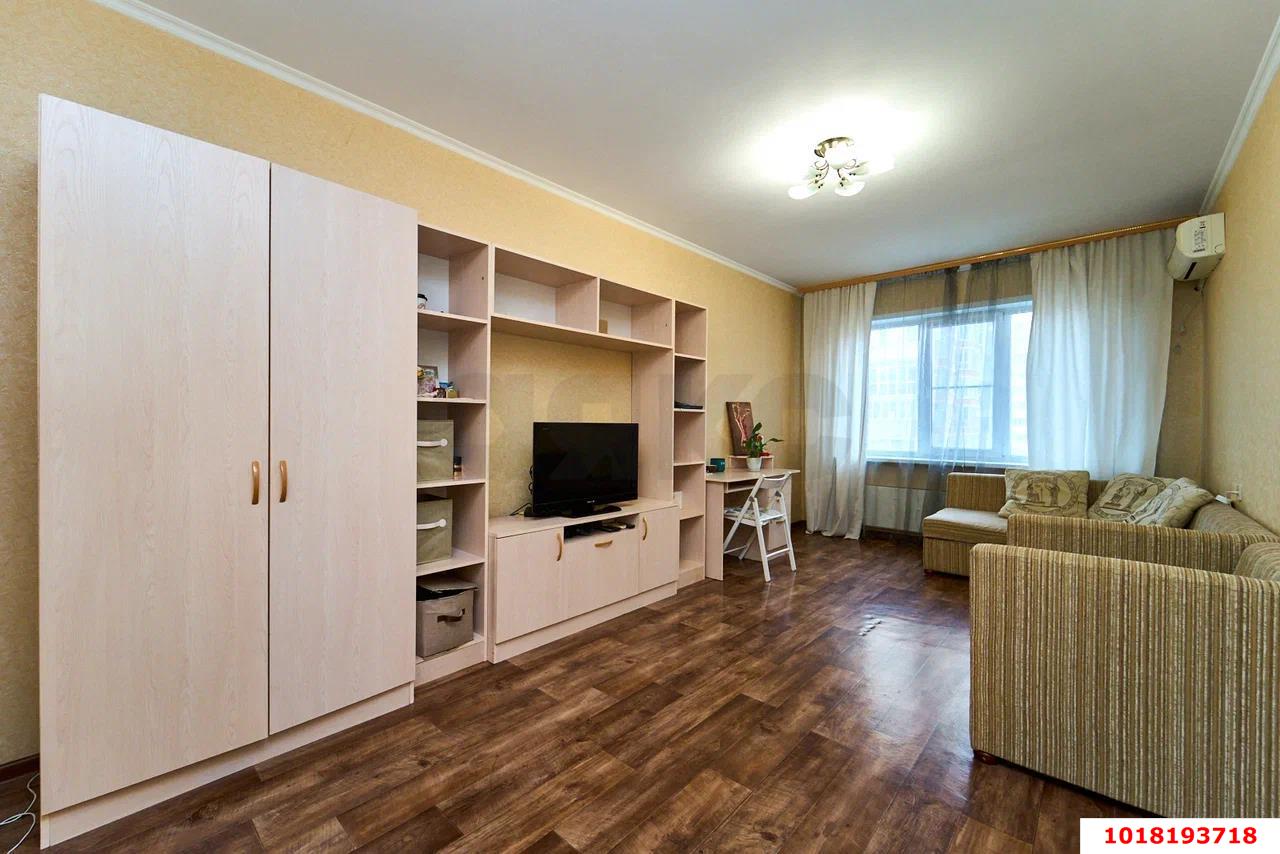 Фото №3: 1-комнатная квартира <span class="whitespace-nowrap">34 м²</span>, <span class="whitespace-nowrap">8/16 эт.</span> - Краснодар, Прикубанский внутригородской округ, мкр. Юбилейный, ул. имени Калинина, 13к60