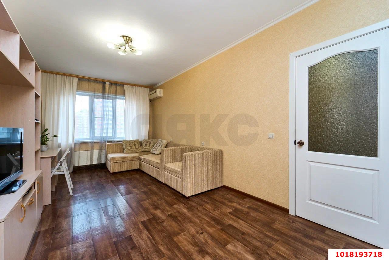 Фото №1: 1-комнатная квартира <span class="whitespace-nowrap">34 м²</span>, <span class="whitespace-nowrap">8/16 эт.</span> - Краснодар, Прикубанский внутригородской округ, мкр. Юбилейный, ул. имени Калинина, 13к60