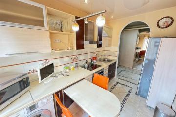Фото №1: 1-комнатная квартира <span class="whitespace-nowrap">34 м²</span>, <span class="whitespace-nowrap">1/4 эт.</span> - Краснодар, мкр. Сельскохозяйственный Институт, ул. Алма-Атинская, 64