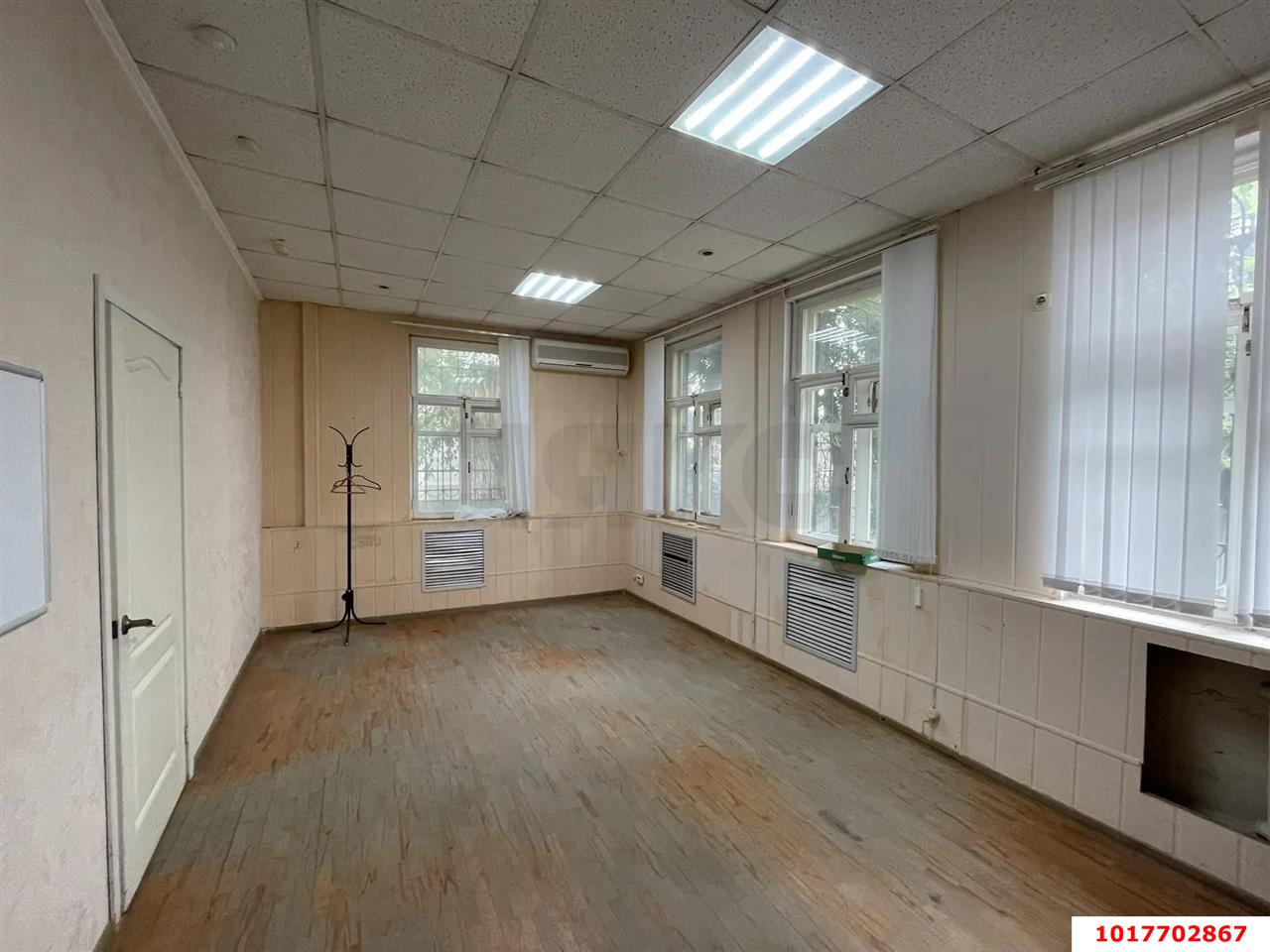 Фото №9: Офисное помещение <span class="whitespace-nowrap">172 м²</span>, <span class="whitespace-nowrap">1/1 эт.</span> - Краснодар, Центральный внутригородской округ, мкр. Центральный, ул. Орджоникидзе, 87