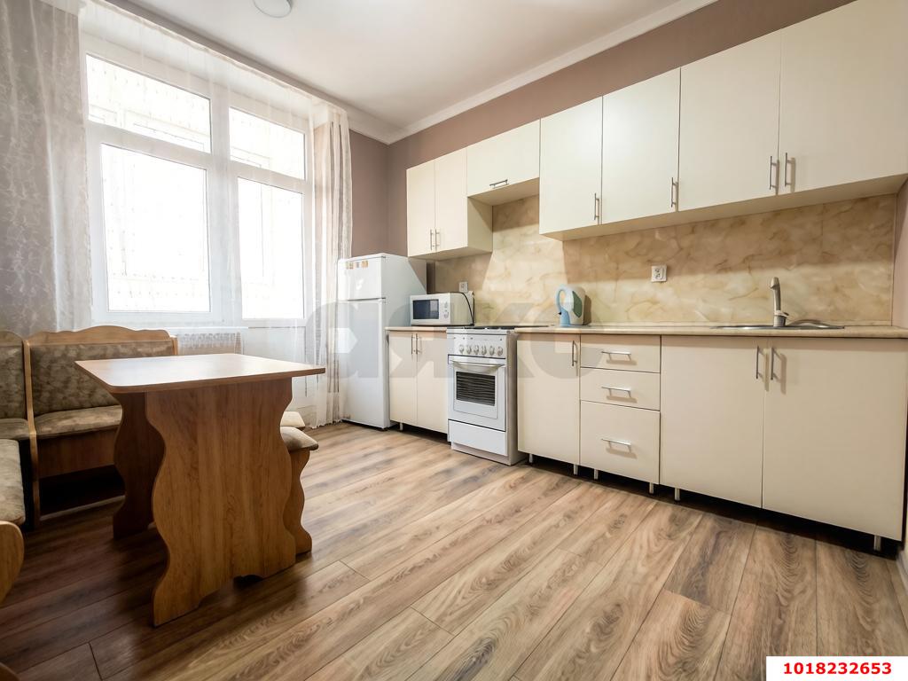 Фото №1: 1-комнатная квартира <span class="whitespace-nowrap">45 м²</span>, <span class="whitespace-nowrap">9/16 эт.</span> - Краснодар, Прикубанский внутригородской округ, ЖК Губернский, мкр. 1-й квартал, ул. Домбайская, 59