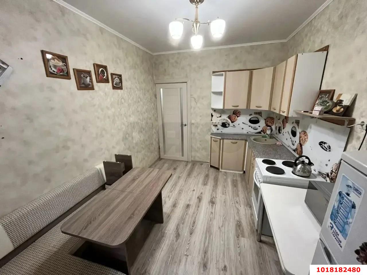 Фото №2: 1-комнатная квартира <span class="whitespace-nowrap">39 м²</span>, <span class="whitespace-nowrap">1/4 эт.</span> - Знаменский, Карасунский внутригородской округ, мкр. жилой комплекс Первомайский, ул. Первомайская, 36/1