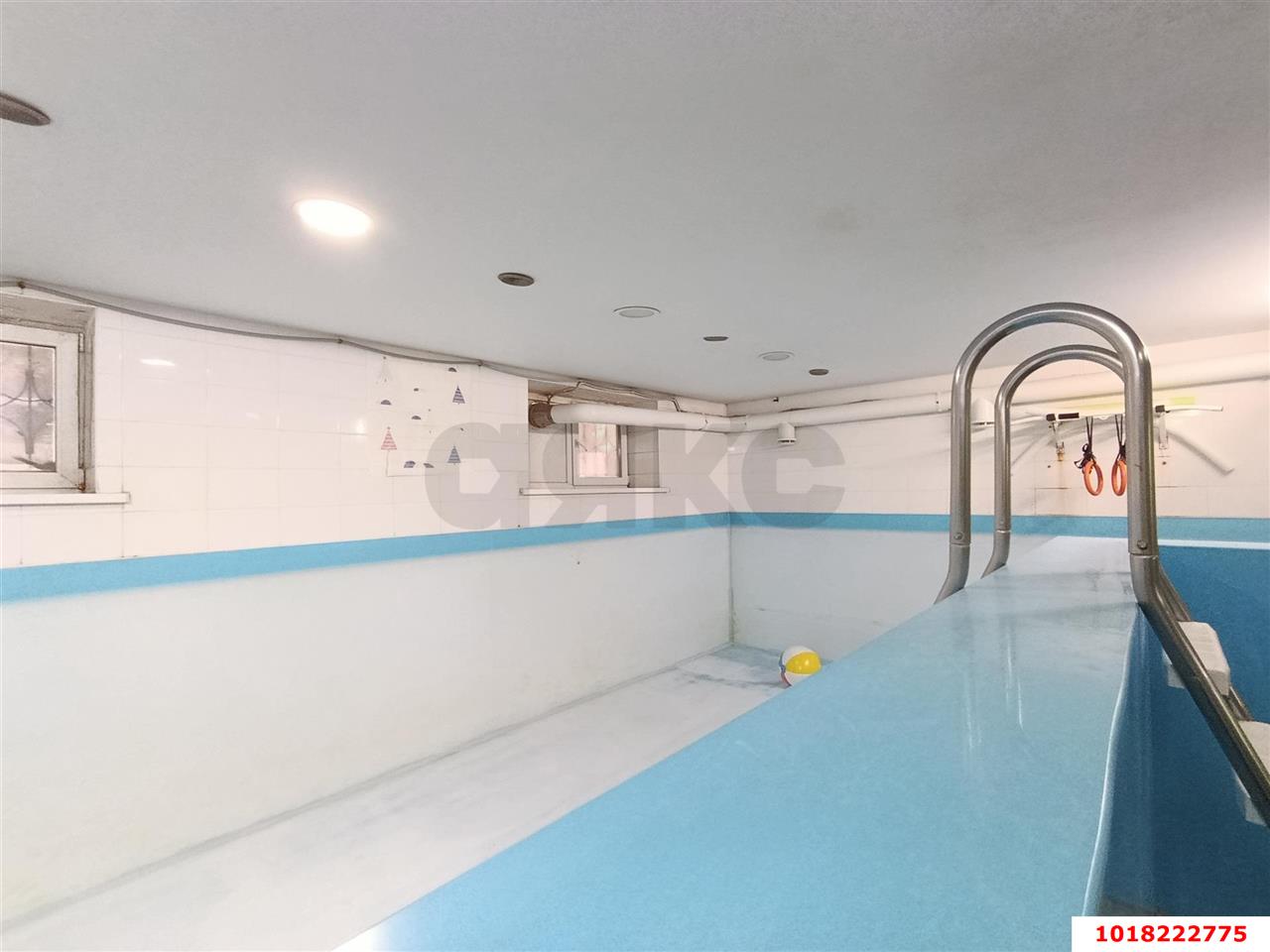 Фото №4: Торговое помещение <span class="whitespace-nowrap">108 м²</span>, <span class="whitespace-nowrap">6 эт.</span> - Краснодар, Прикубанский внутригородской округ, ЖК Лучезарный, мкр. Музыкальный, ул. имени Сергея Есенина, 133