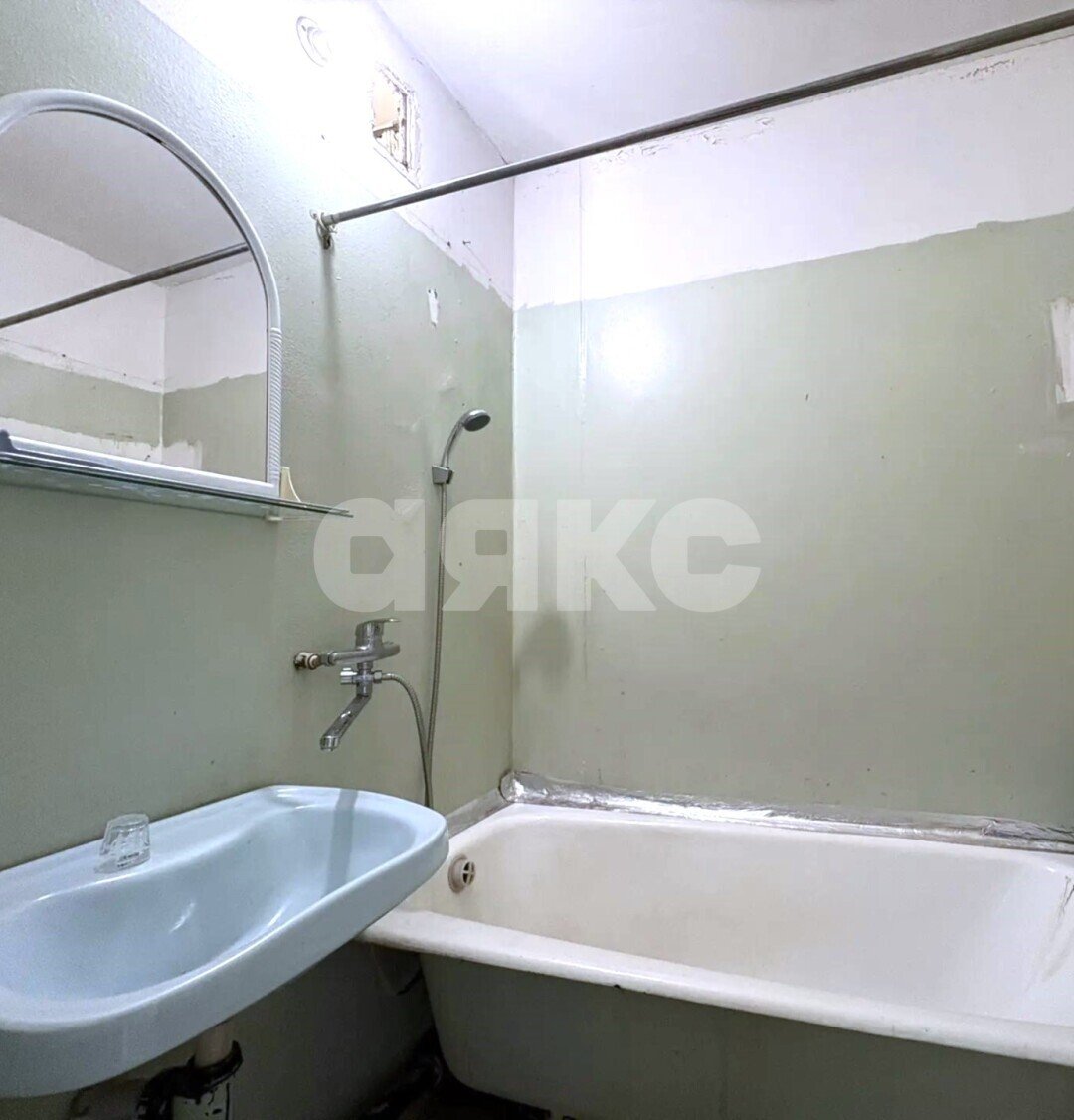 Фото №5: 1-комнатная квартира <span class="whitespace-nowrap">35 м²</span>, <span class="whitespace-nowrap">8/9 эт.</span> - Волгоград, Тракторозаводский, Спартановка, мкр. 410-й, ул. Менжинского, 19А