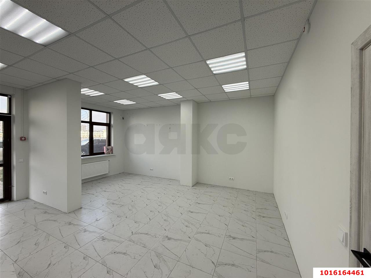 Фото №5: Торговое помещение <span class="whitespace-nowrap">55 м²</span>, <span class="whitespace-nowrap">1/16 эт.</span> - Краснодар, Прикубанский внутригородской округ, Славянский, мкр. Светлоград, ул. Красных Партизан, 1/4к15