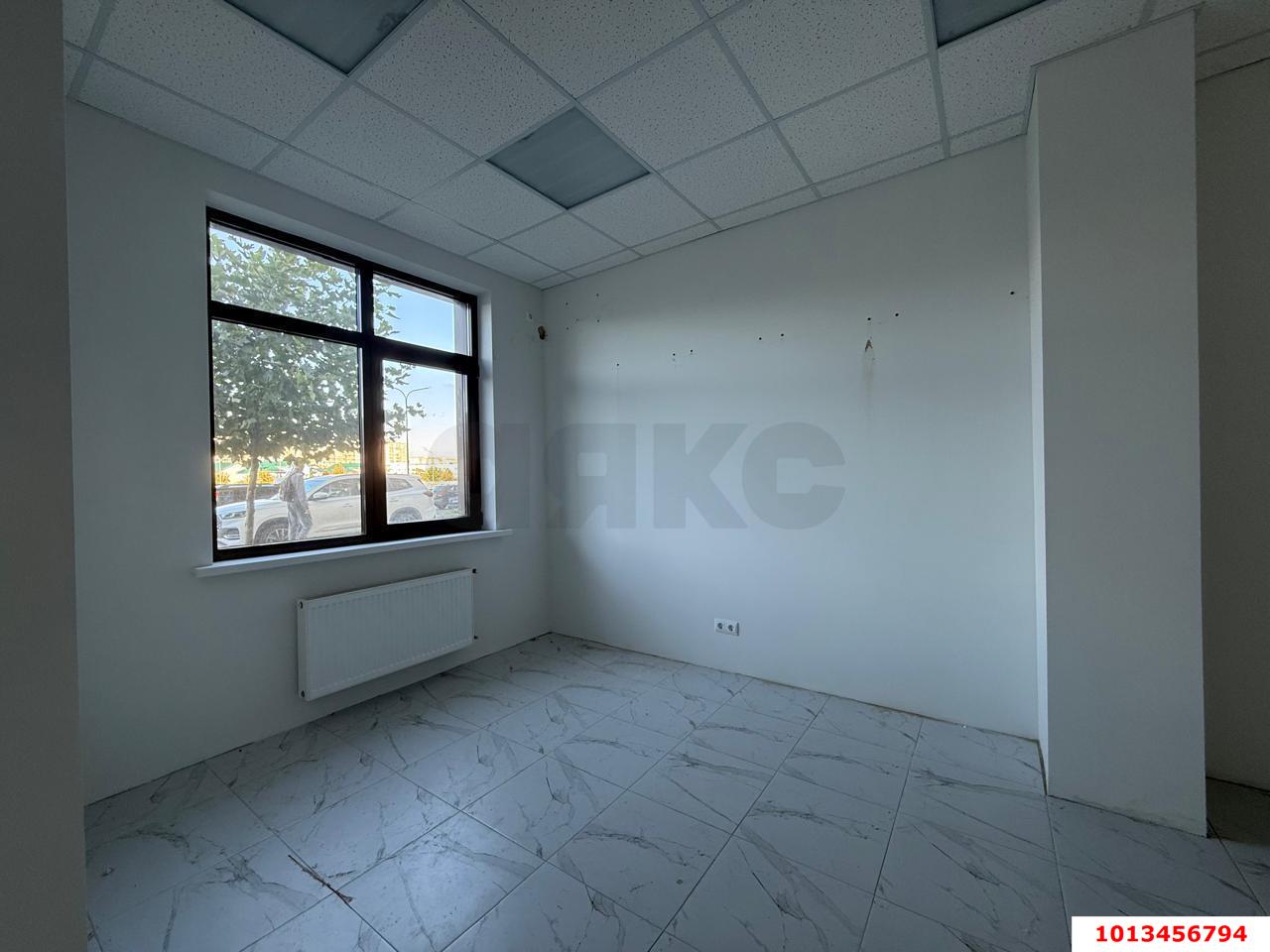 Фото №4: Торговое помещение <span class="whitespace-nowrap">41 м²</span>, <span class="whitespace-nowrap">1/16 эт.</span> - Краснодар, Прикубанский внутригородской округ, Славянский, мкр. Светлоград, ул. Красных Партизан, 1/4к15