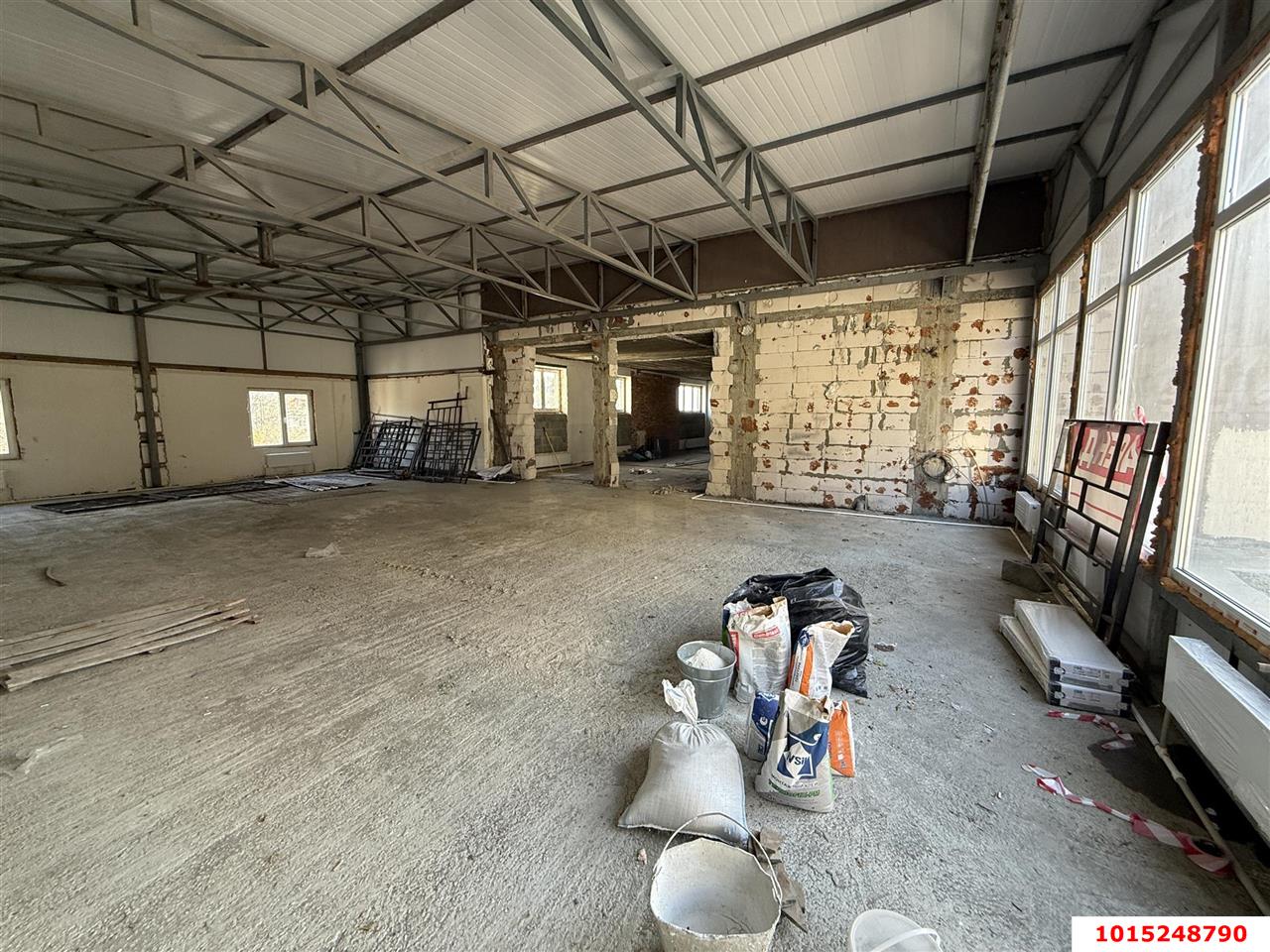 Фото №5: Торговое помещение <span class="whitespace-nowrap">251 м²</span>, <span class="whitespace-nowrap">1/3 эт.</span> - Туапсе, ул. Звёздная, 34В