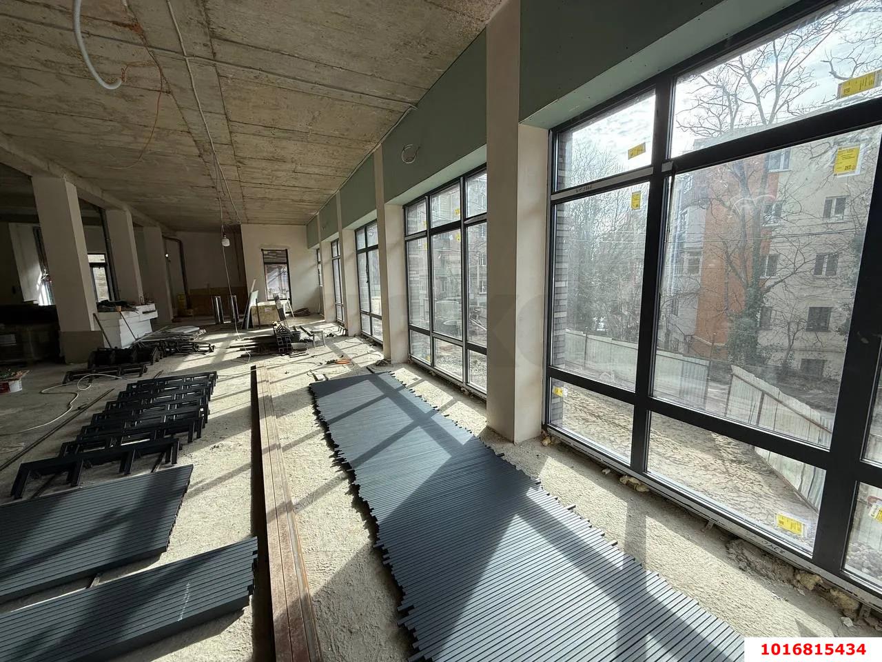 Фото №6: Торговое помещение <span class="whitespace-nowrap">600 м²</span>, <span class="whitespace-nowrap">1/6 эт.</span> - Туапсе, ул. Фрунзе, 8
