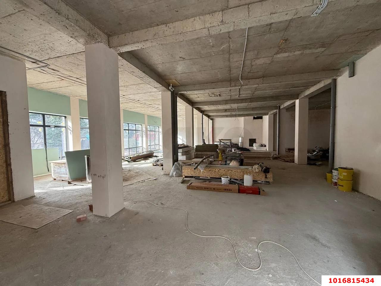 Фото №4: Торговое помещение <span class="whitespace-nowrap">600 м²</span>, <span class="whitespace-nowrap">1/6 эт.</span> - Туапсе, ул. Фрунзе, 8