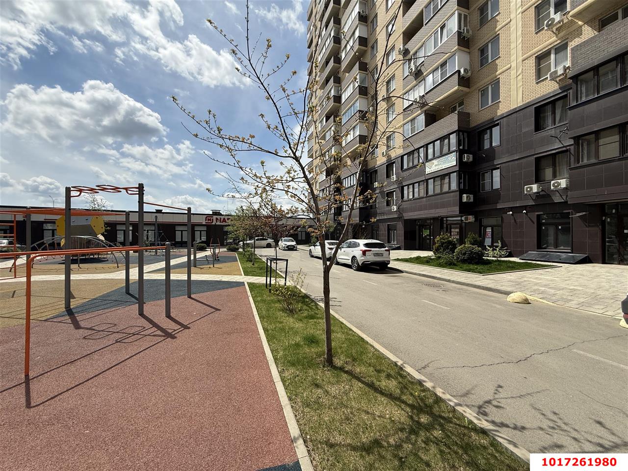 Фото №6: Торговое помещение <span class="whitespace-nowrap">50 м²</span>, <span class="whitespace-nowrap">1/18 эт.</span> - Краснодар, Прикубанский внутригородской округ, мкр. жилой комплекс Ракурс, ул. имени Героя Ростовского, 8к2