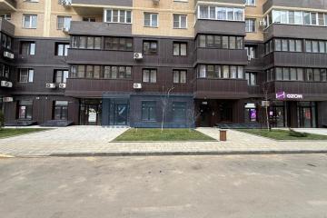 Фото №1: Торговое помещение <span class="whitespace-nowrap">50 м²</span>, <span class="whitespace-nowrap">1/18 эт.</span> - Краснодар, мкр. жилой комплекс Ракурс, ул. имени Героя Ростовского, 8к2