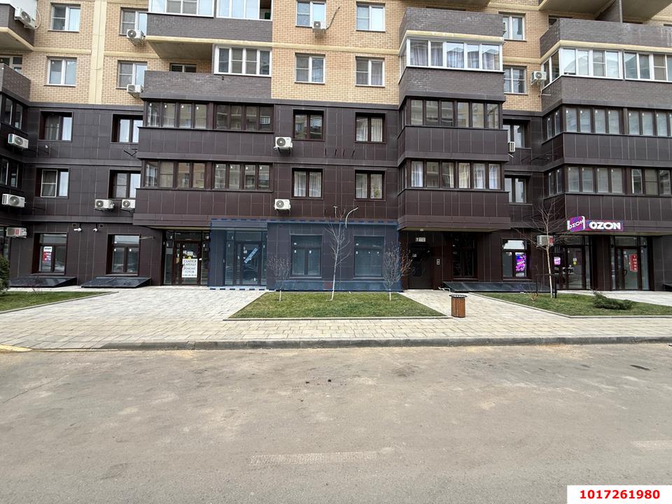 Фото №1: Торговое помещение <span class="whitespace-nowrap">50 м²</span>, <span class="whitespace-nowrap">1/18 эт.</span> - Краснодар, Прикубанский внутригородской округ, мкр. жилой комплекс Ракурс, ул. имени Героя Ростовского, 8к2