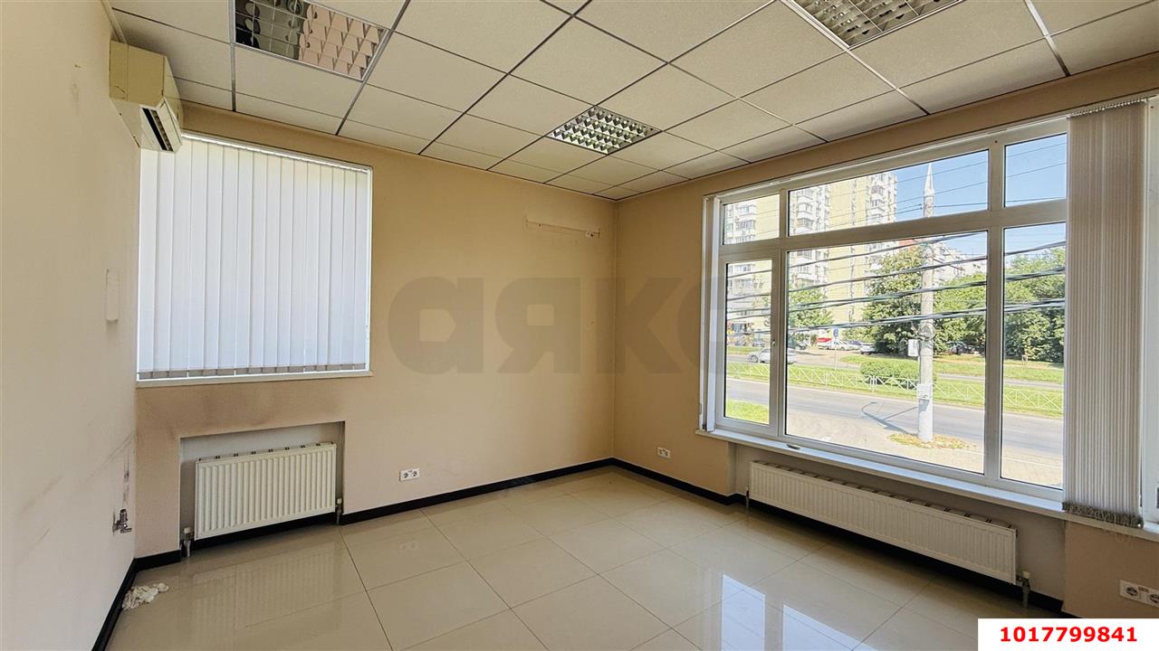 Фото №3: Торговое помещение <span class="whitespace-nowrap">120 м²</span>, <span class="whitespace-nowrap">2/2 эт.</span> - Краснодар, Прикубанский внутригородской округ, мкр. 40 лет Победы, ул. имени 40-летия Победы, 116