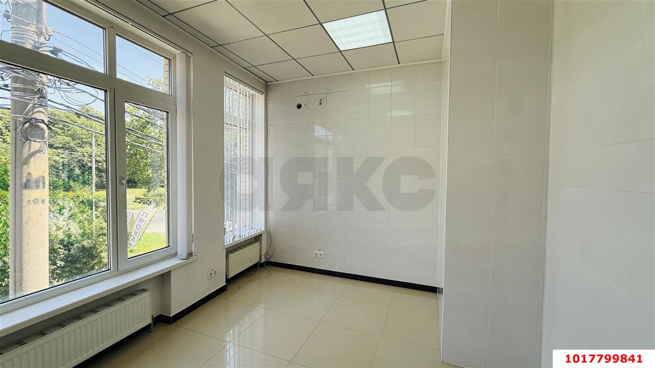 Фото №4: Торговое помещение <span class="whitespace-nowrap">120 м²</span>, <span class="whitespace-nowrap">2/2 эт.</span> - Краснодар, Прикубанский внутригородской округ, мкр. 40 лет Победы, ул. имени 40-летия Победы, 116