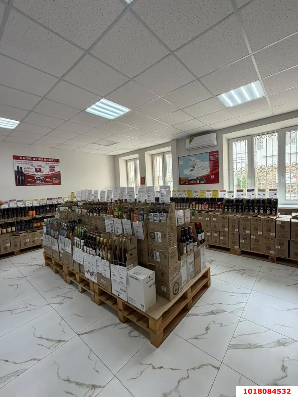 Фото №3: Торговое помещение <span class="whitespace-nowrap">66 м²</span>, <span class="whitespace-nowrap">1/5 эт.</span> - Туапсе, ул. Карла Маркса, 15