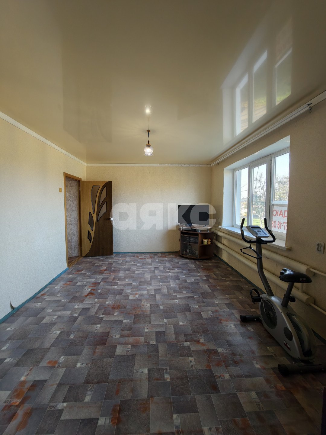 Фото №1: 3-комнатная квартира <span class="whitespace-nowrap">61 м²</span>, <span class="whitespace-nowrap">2/2 эт.</span> - Южный, ул. Краснооктябрьская, 50
